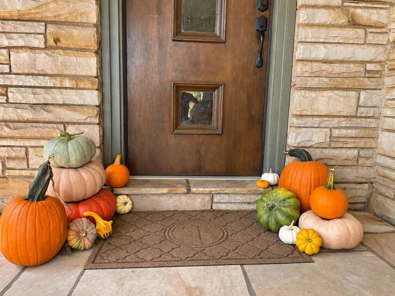Doorstep pumpkin display example